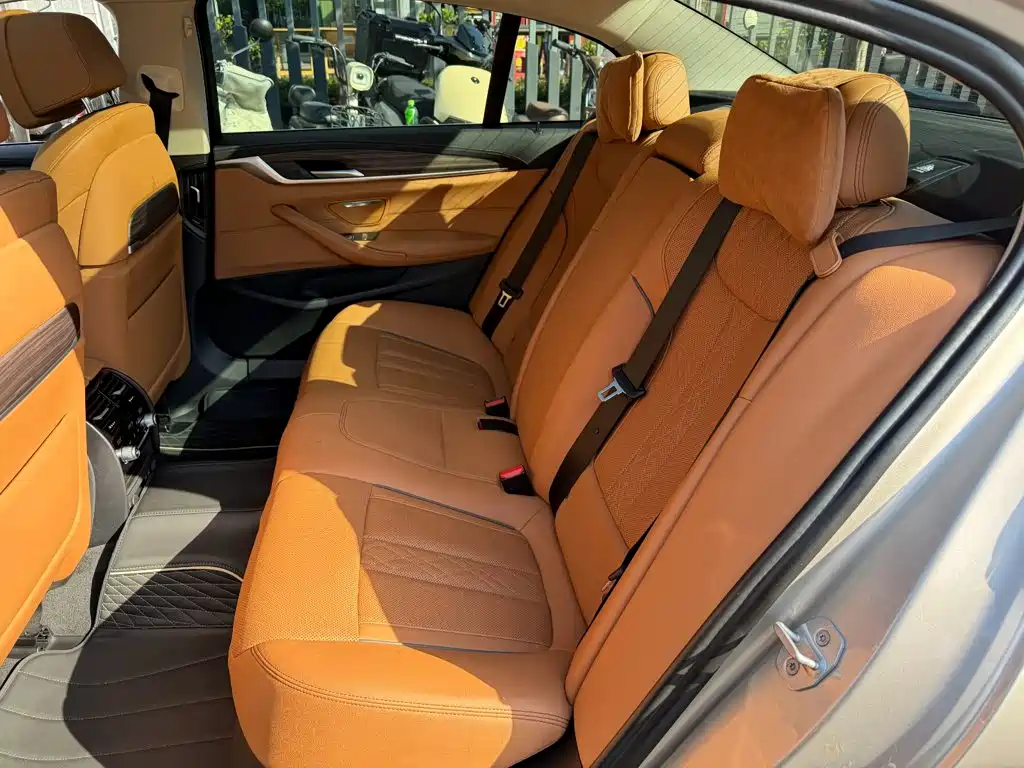 BMW 5 Series New Energy — миниатюра 12