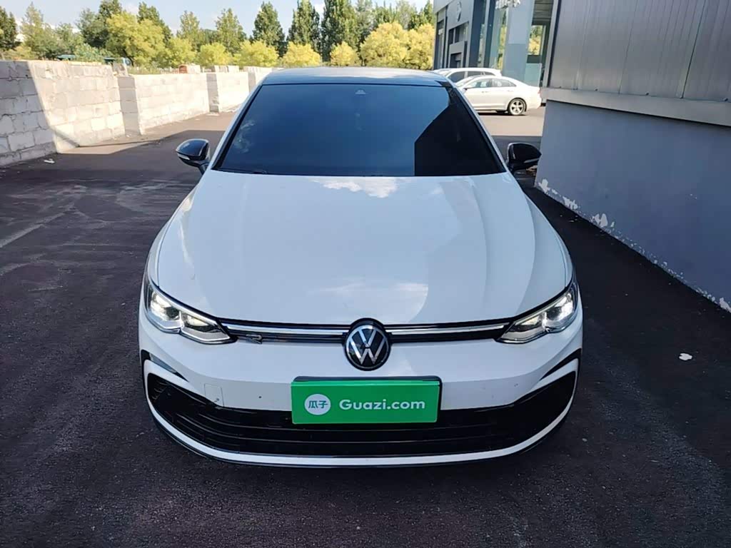 Volkswagen Golf 1.4 л 2024 г. Белый, пробег 18000 км