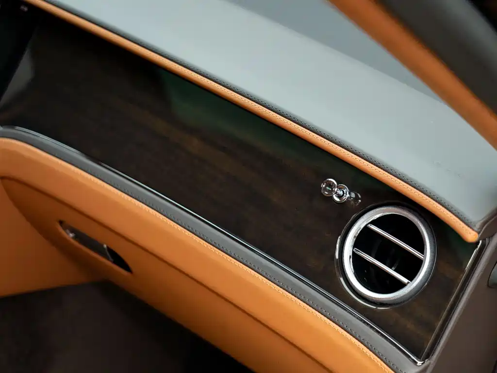 Bentley Flying Spur — миниатюра 18