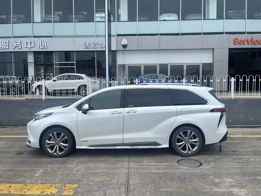 Toyota Sienna — миниатюра 5