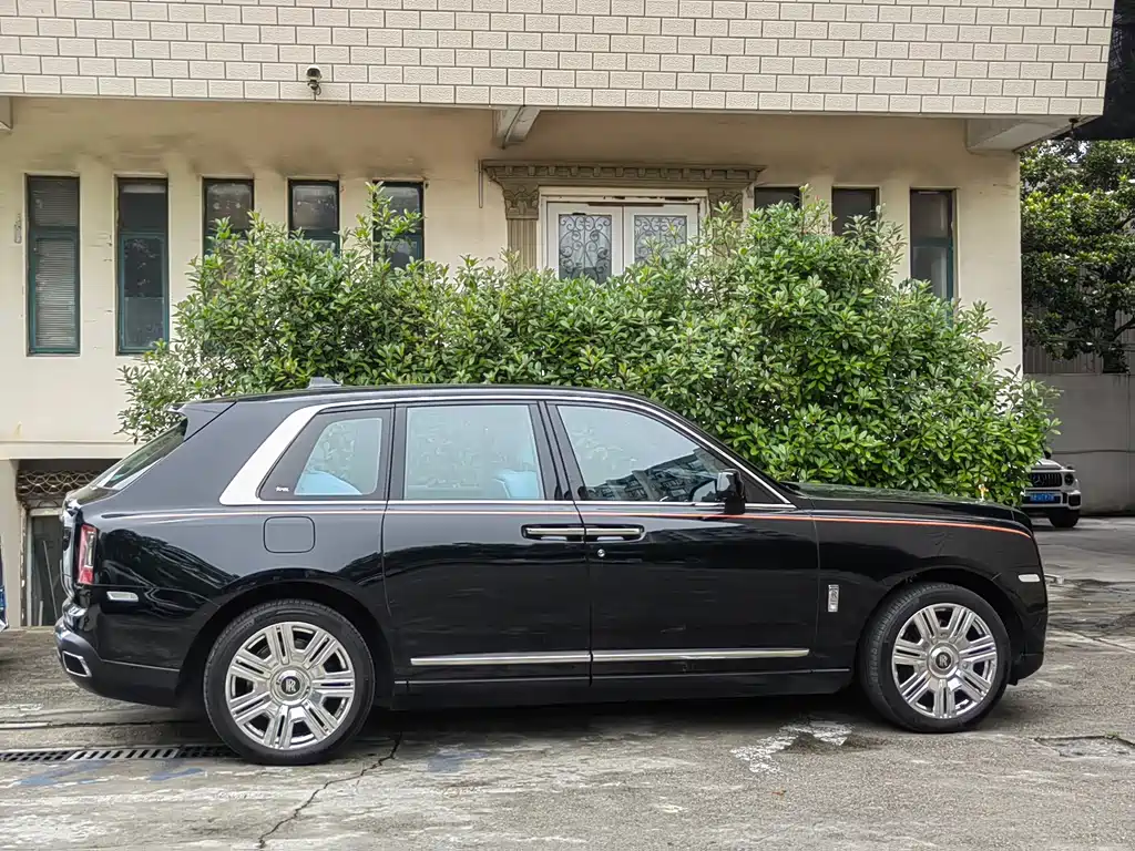 Rolls-Royce Cullinan 2018 мест