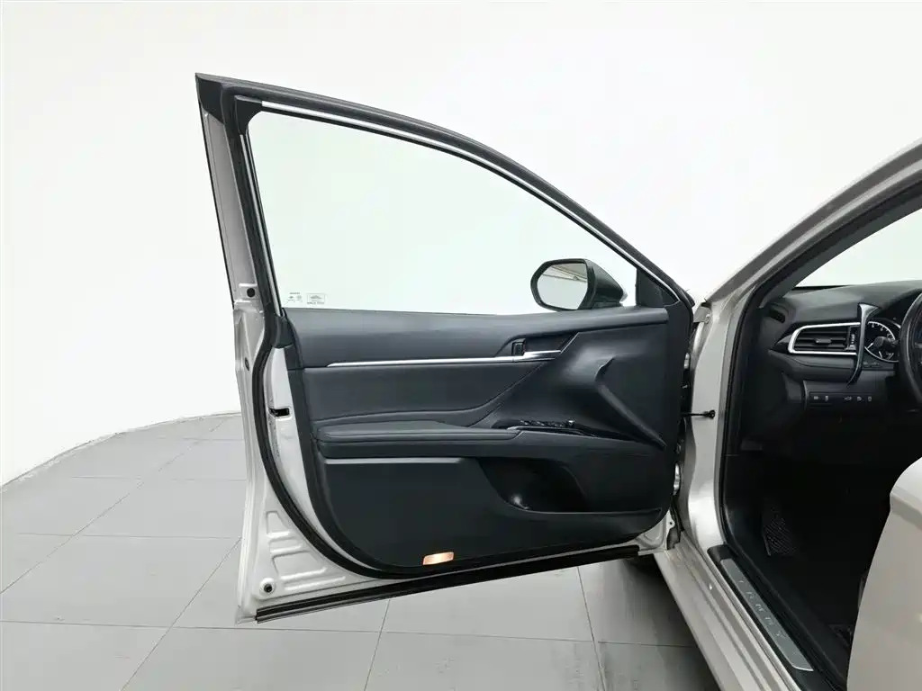 Toyota Camry 2018 2.0G Luxury