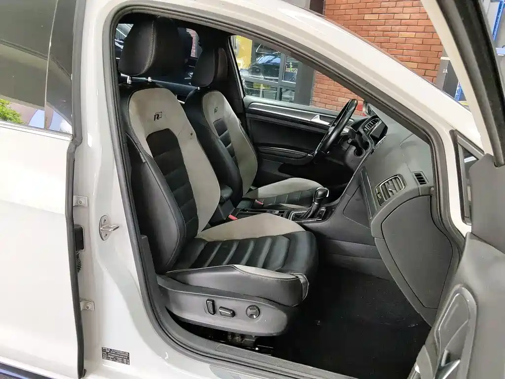Volkswagen Golf — миниатюра 10