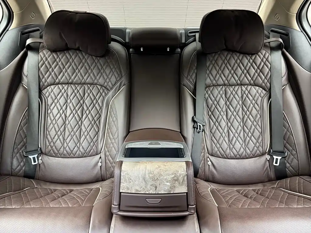 BMW 7 Series — миниатюра 8