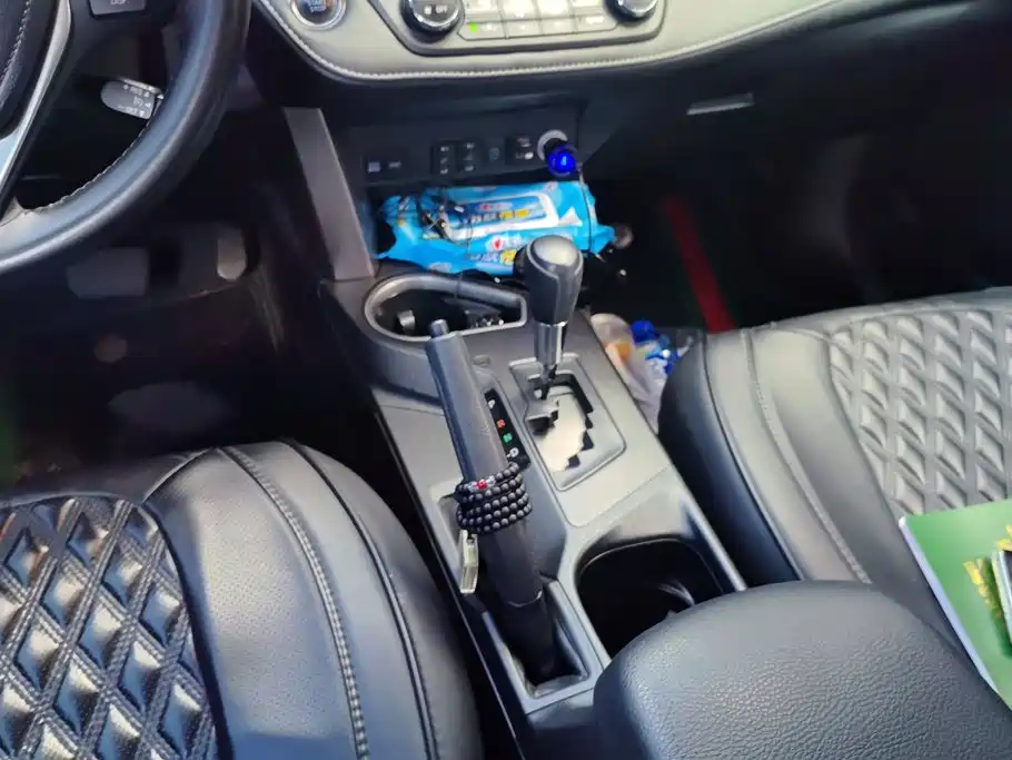 Toyota RAV4 — миниатюра 16