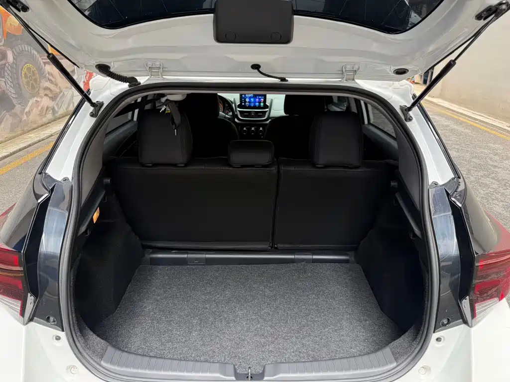 Toyota Yaris L - фото 18