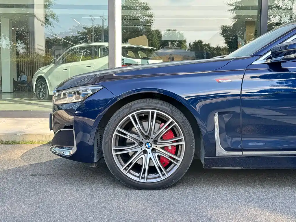 BMW 7 Series — миниатюра 3