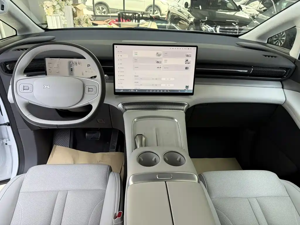 XPeng X9 — миниатюра 4