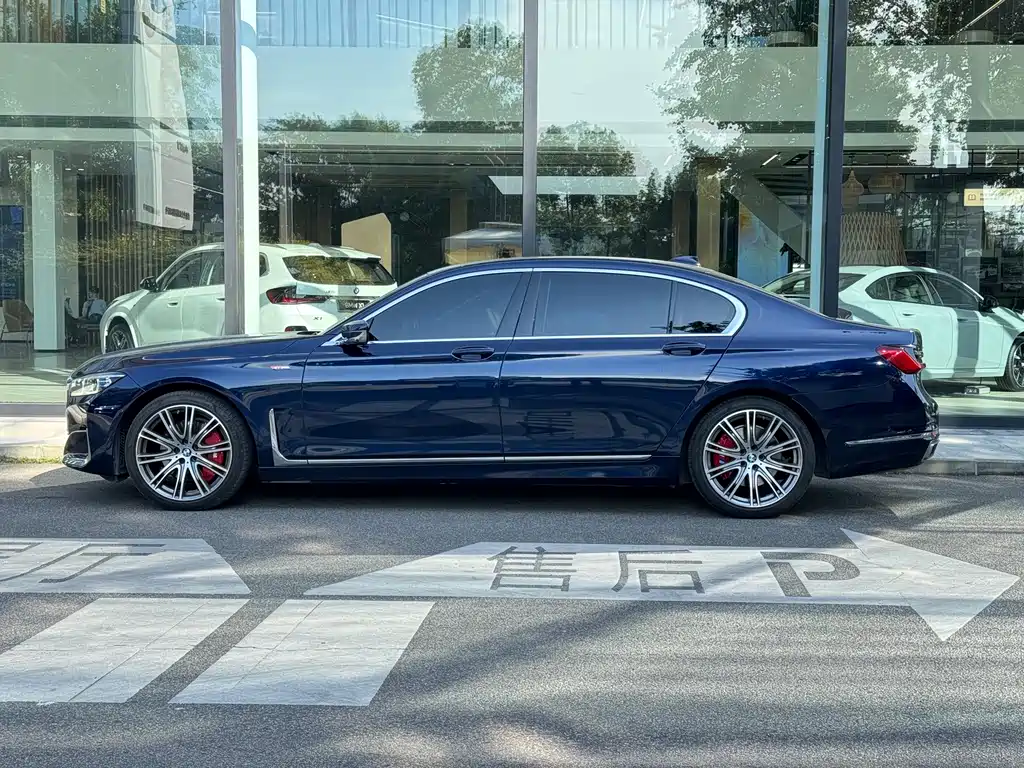 BMW 7 Series — миниатюра 4