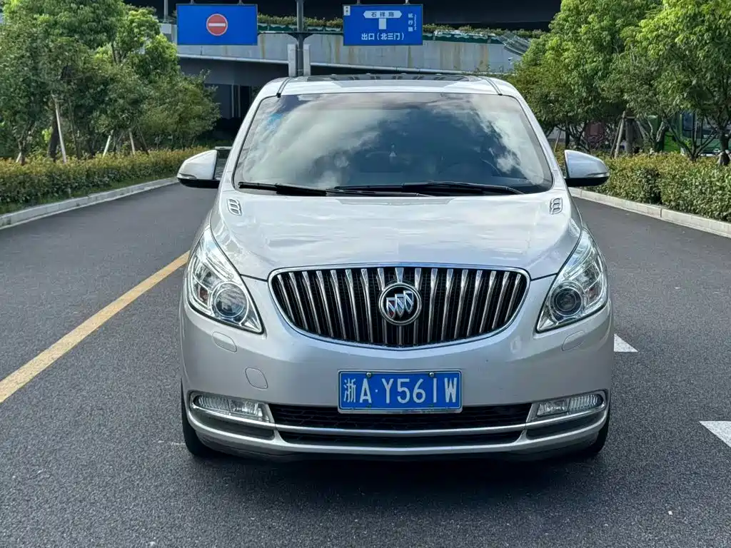 Buick GL8 — миниатюра 2