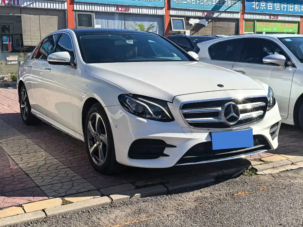 Mercedes-Benz E-Class — миниатюра 3