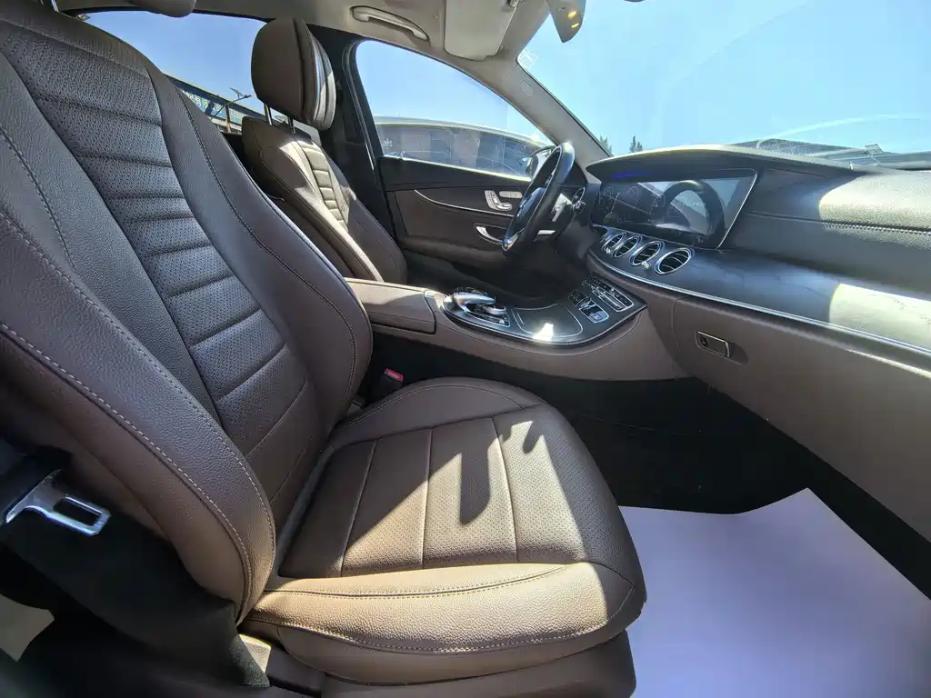 Mercedes-Benz E-Class — миниатюра 7