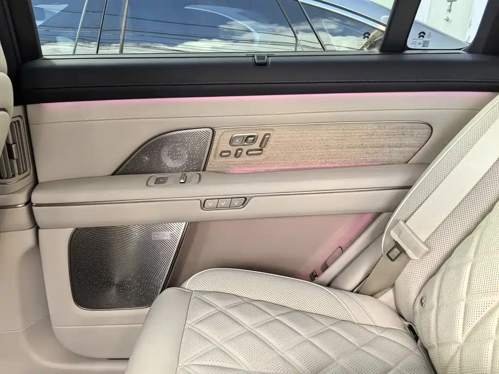 NIO ES8 2026 мест Executive Luxury