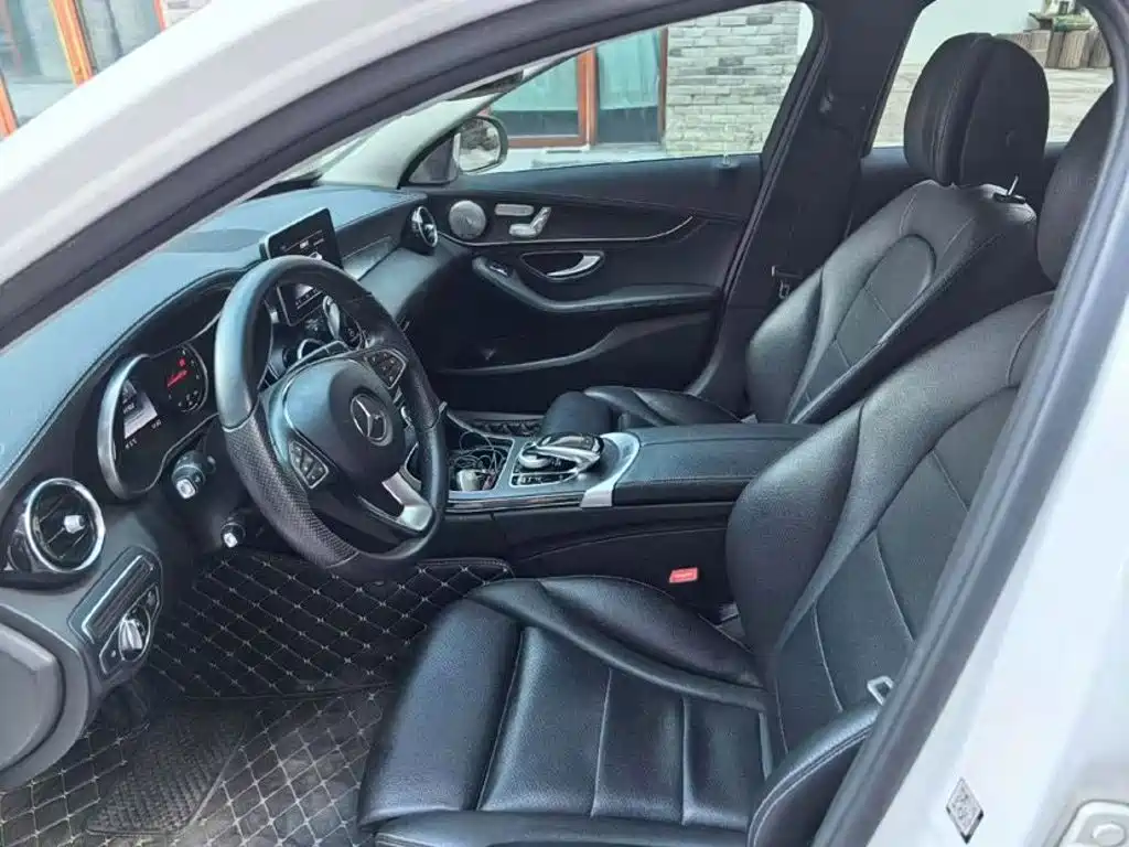 Mercedes-Benz C-Class — миниатюра 5