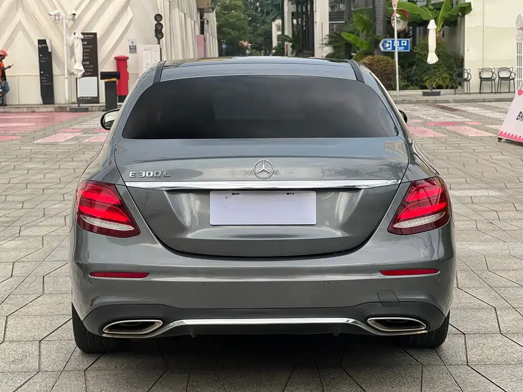 Mercedes-Benz E-Class — миниатюра 5