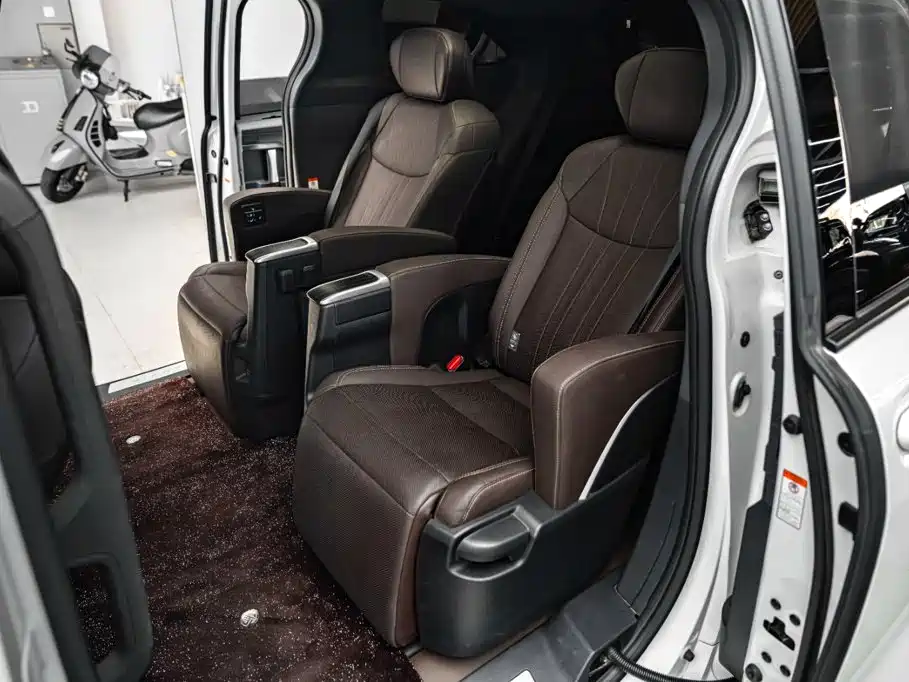 Toyota Granvia — миниатюра 24