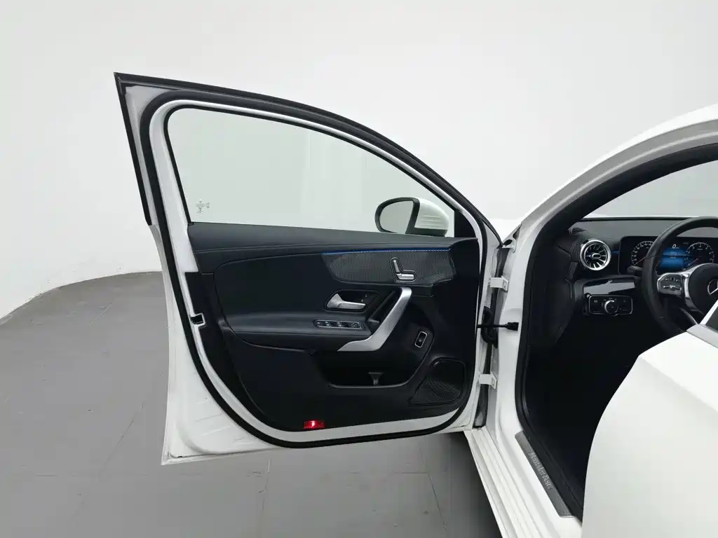 Mercedes-Benz A-Class — миниатюра 8