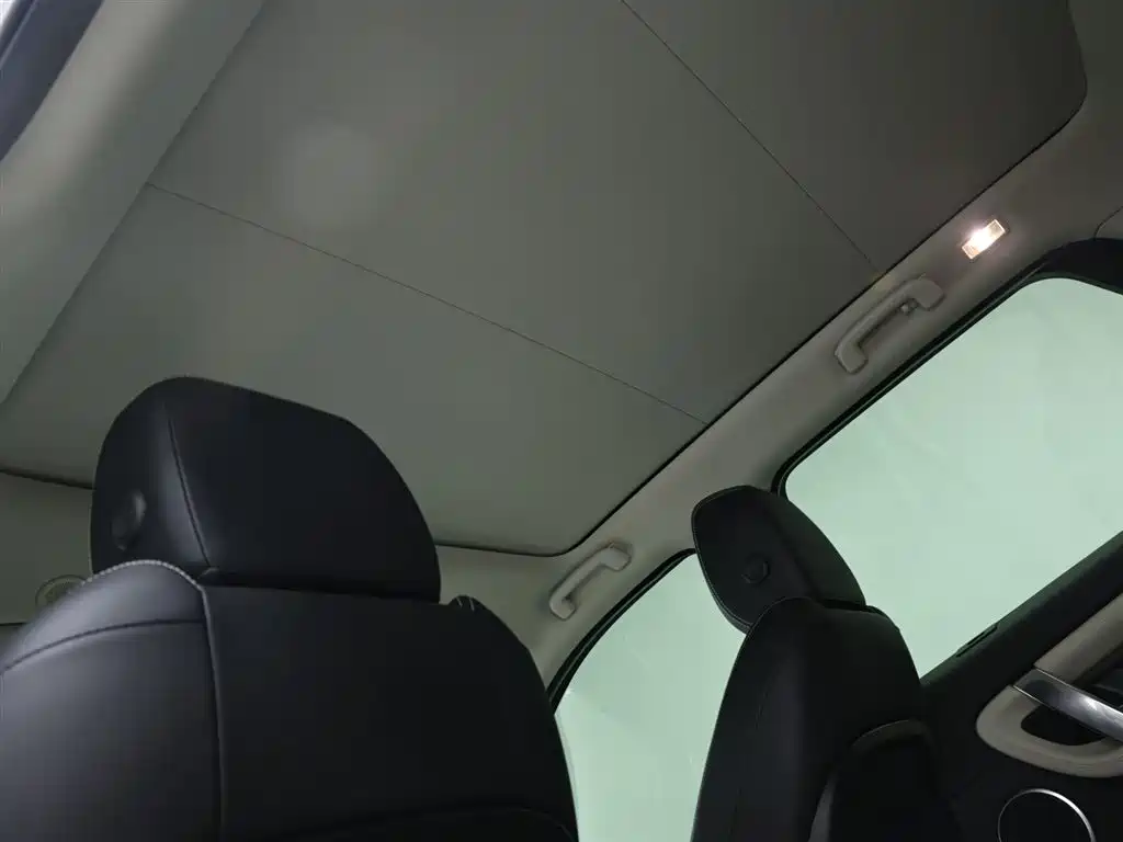 LAND ROVER DISCOVER NEW ENERGY SOURCES FOR SPORTS