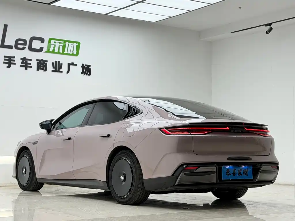 GEELY GALAXY GALAXY E8