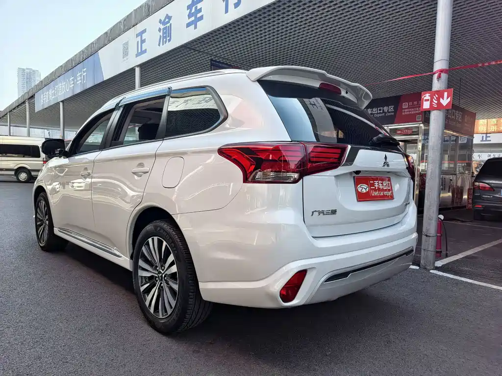 Mitsubishi Outlander — миниатюра 8