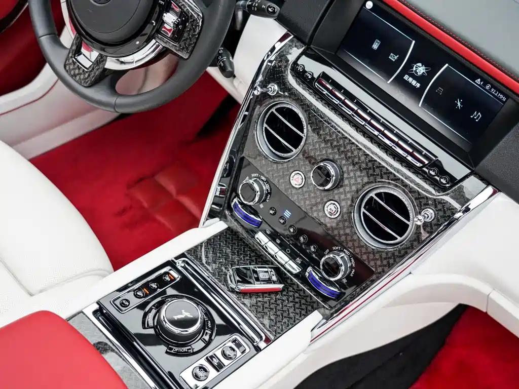 Rolls-Royce Cullinan — миниатюра 20