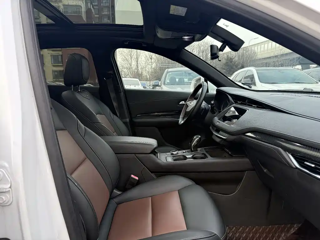 CADILLAC XT4