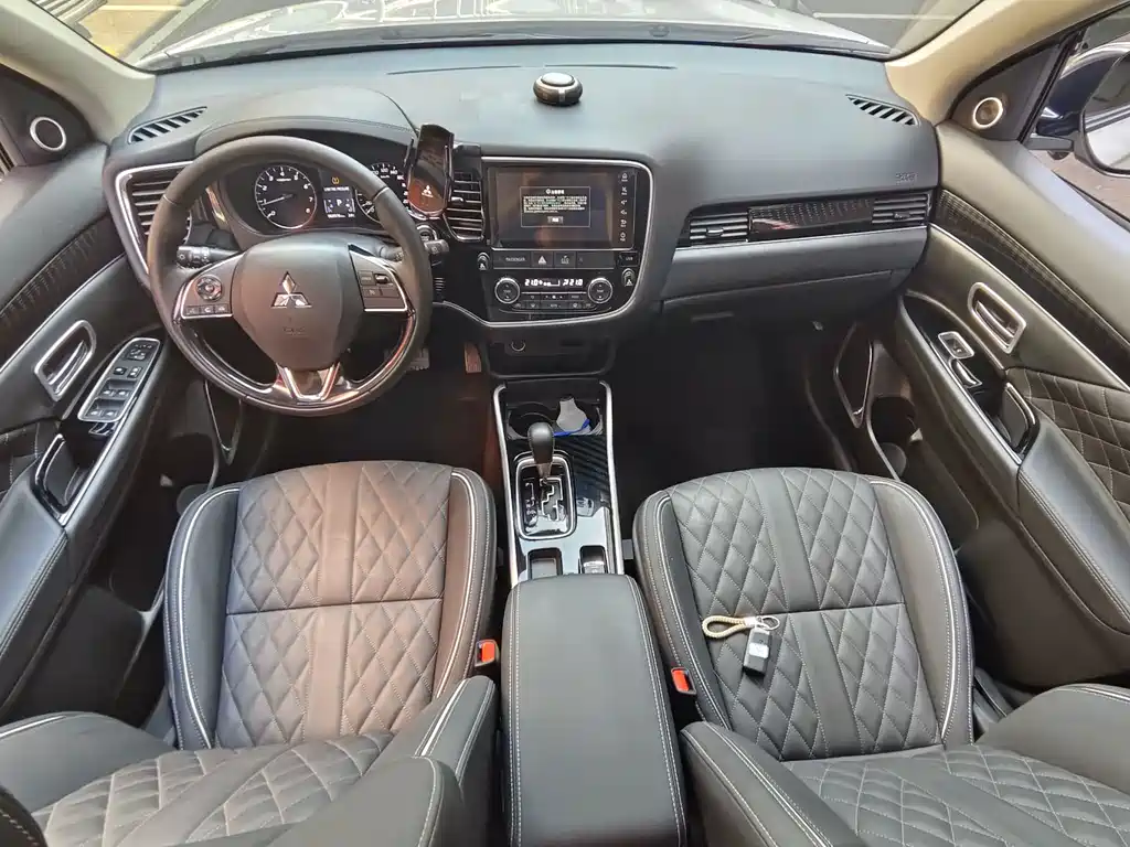 Mitsubishi Outlander — миниатюра 14