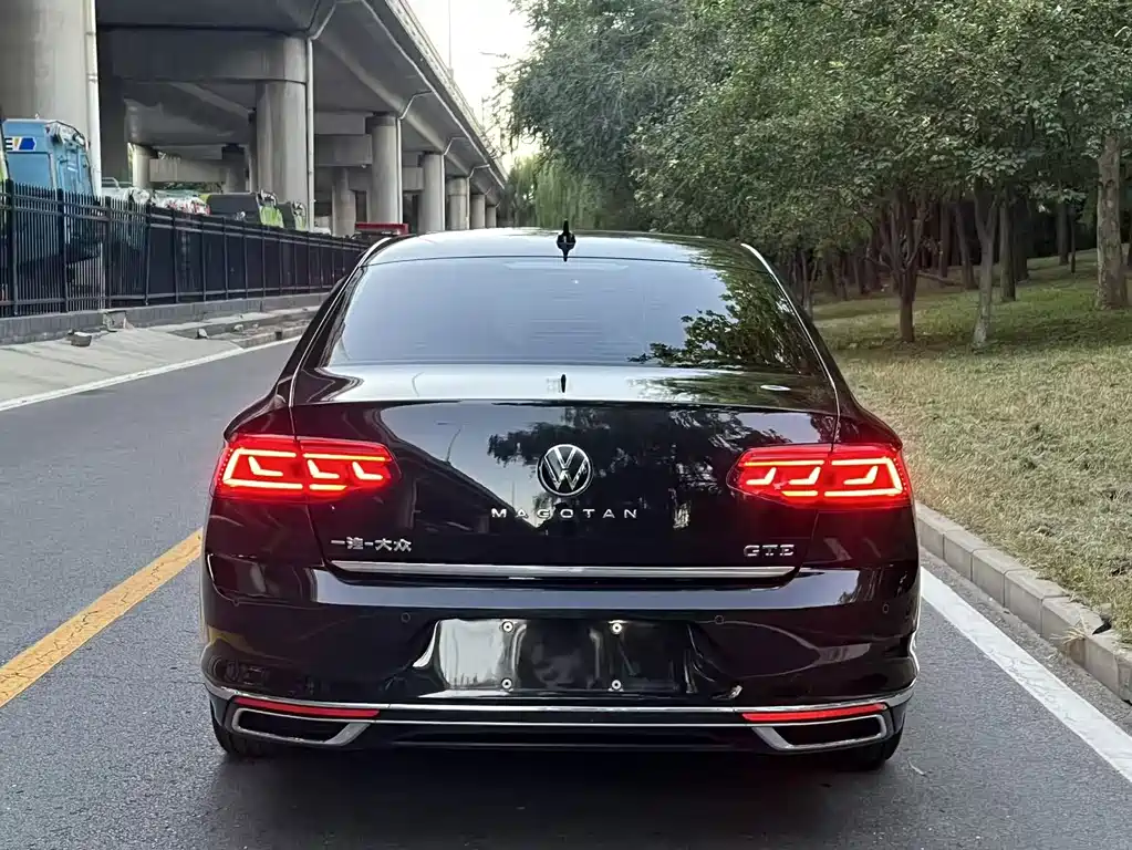 Volkswagen Magotan PHEV — миниатюра 5