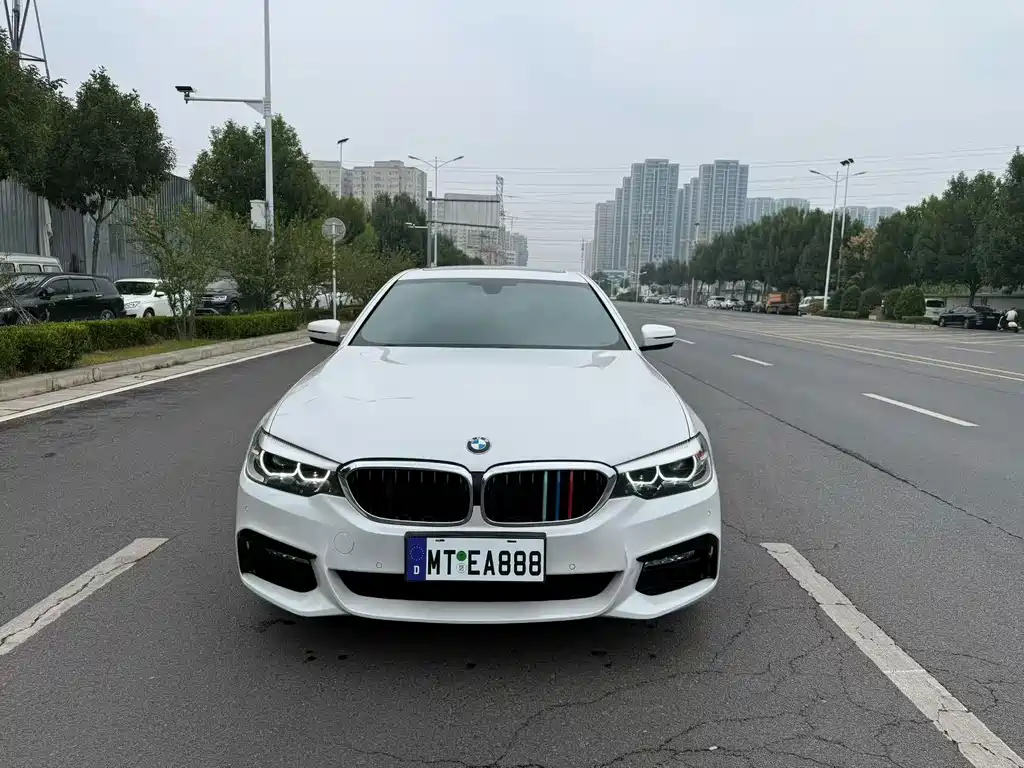 BMW 5 Series — миниатюра 2