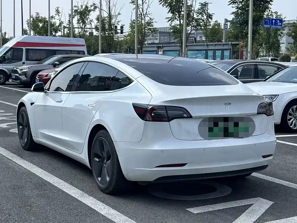 Tesla Model 3 — миниатюра 9