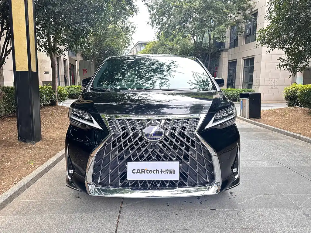 Lexus LM 2020 300h мест