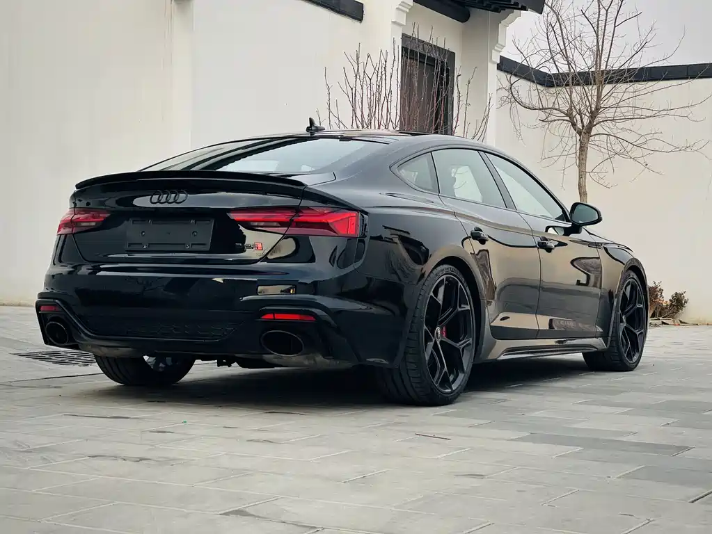 AUDI RS 5
