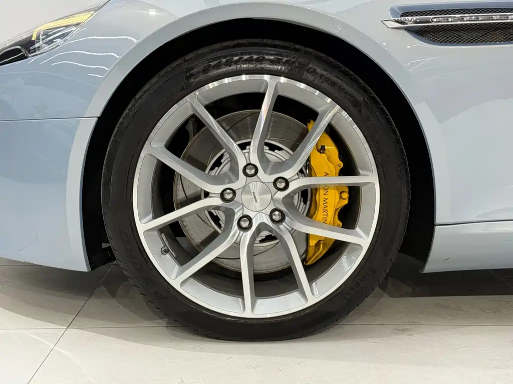 Aston Martin Rapide — миниатюра 8