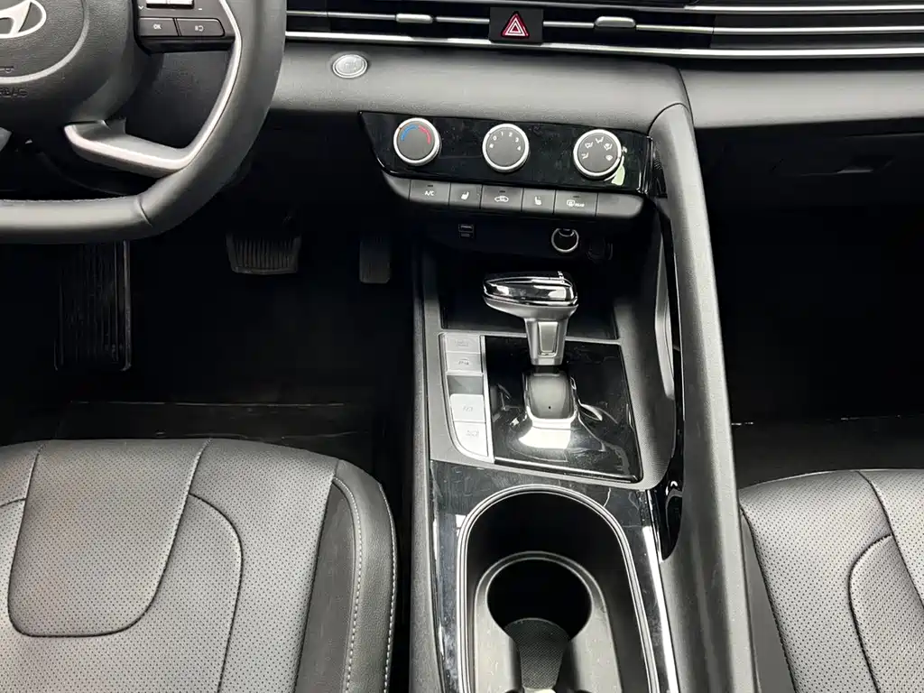 Hyundai Elantra — миниатюра 11