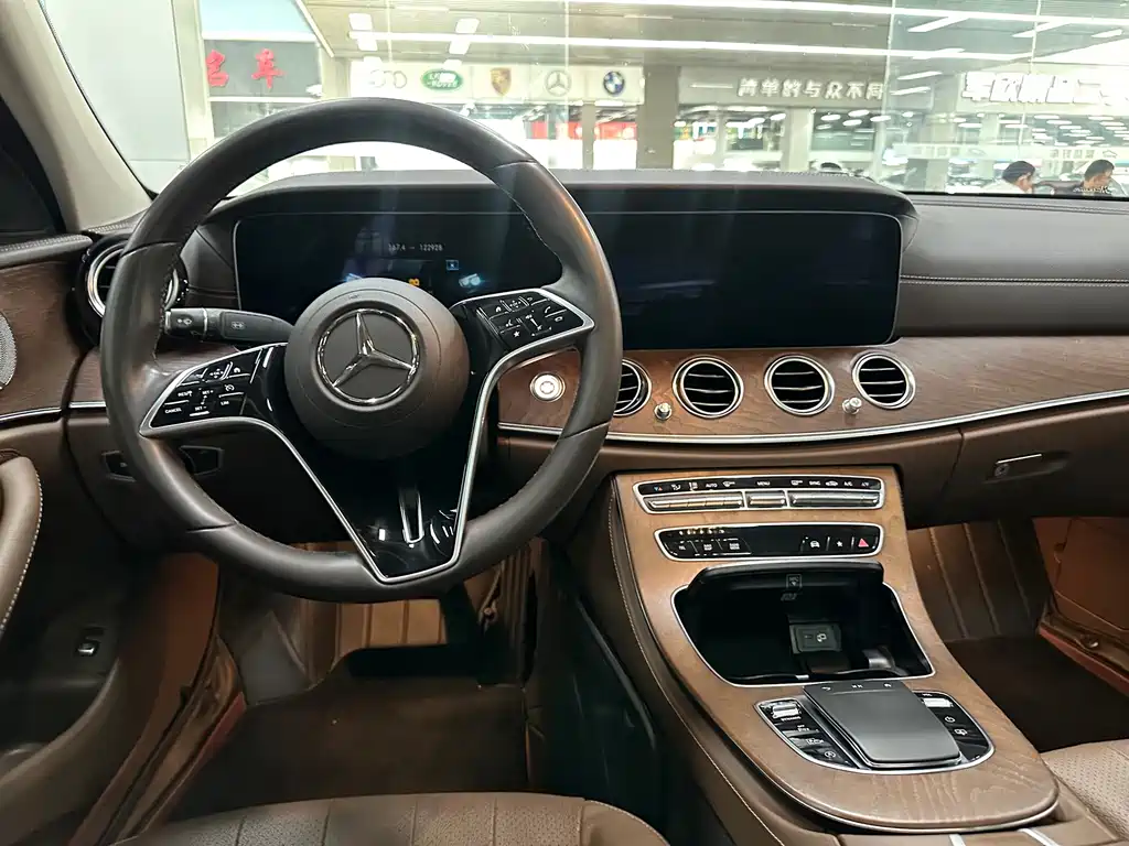 Mercedes-Benz E-Class — миниатюра 8