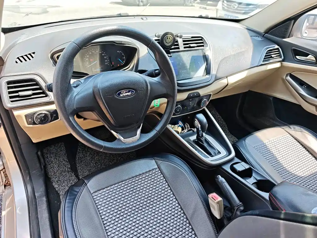 Ford Escort — миниатюра 12