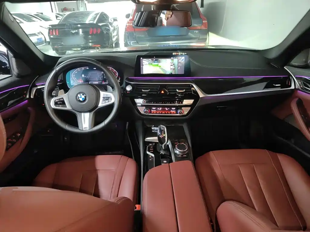 BMW 5 Series — миниатюра 10