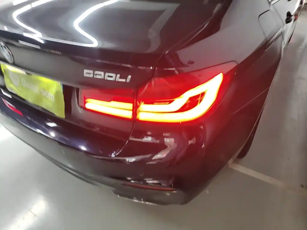 BMW 5 Series — миниатюра 8