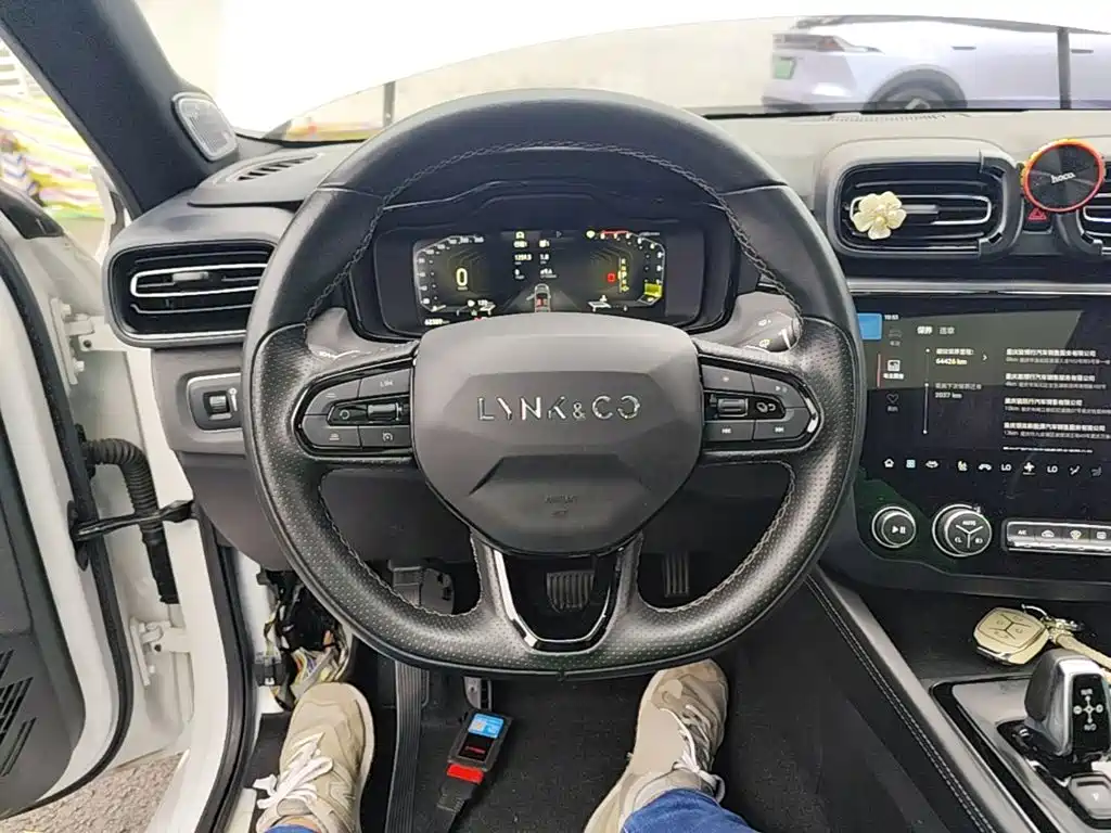 Lynk & Co 03 — миниатюра 11