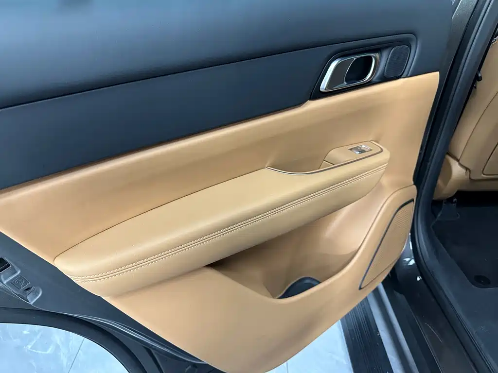 Li Auto Li ONE — миниатюра 12