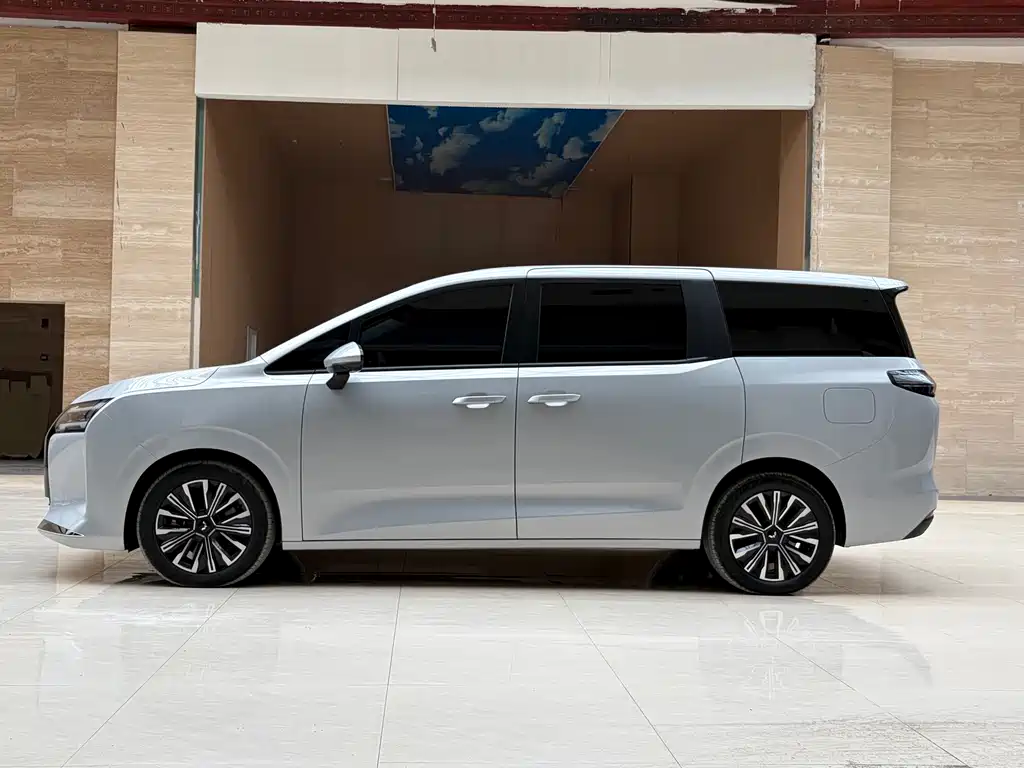 Wuling Xingguang 730 New Energy — миниатюра 4