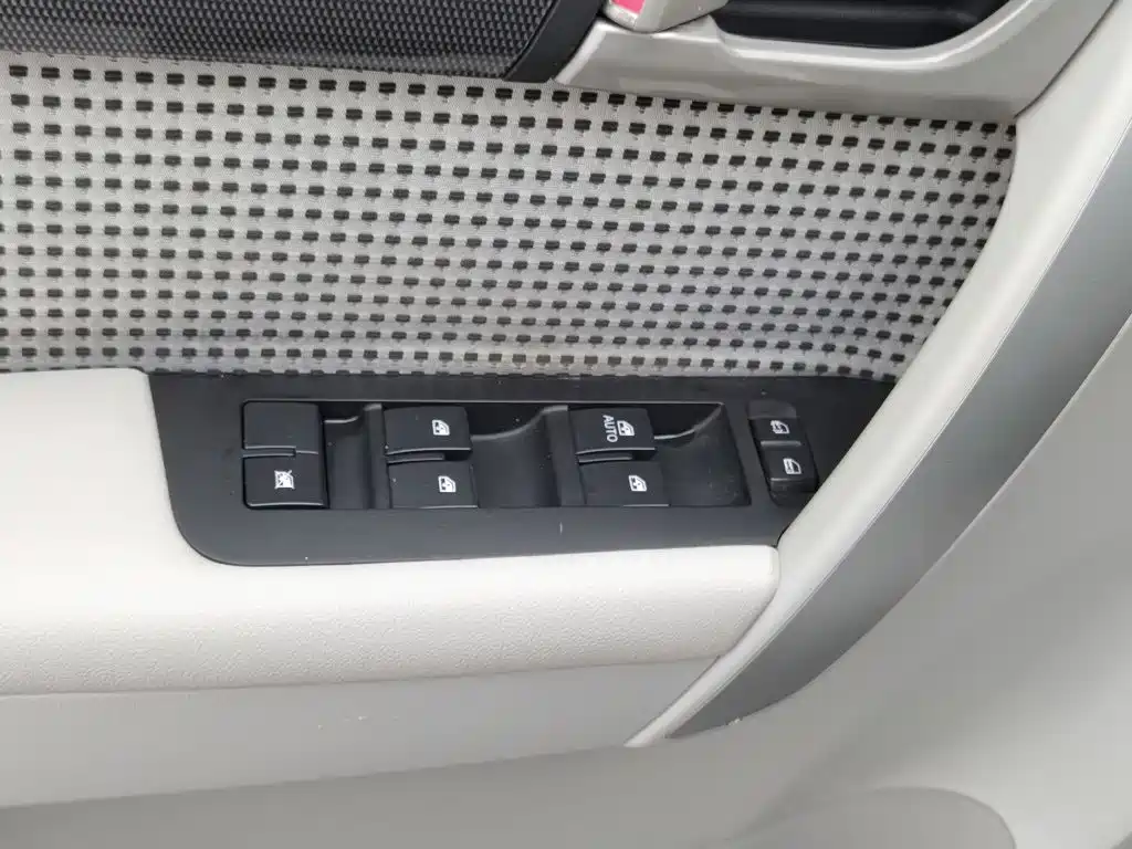 Chevrolet Captiva — миниатюра 9