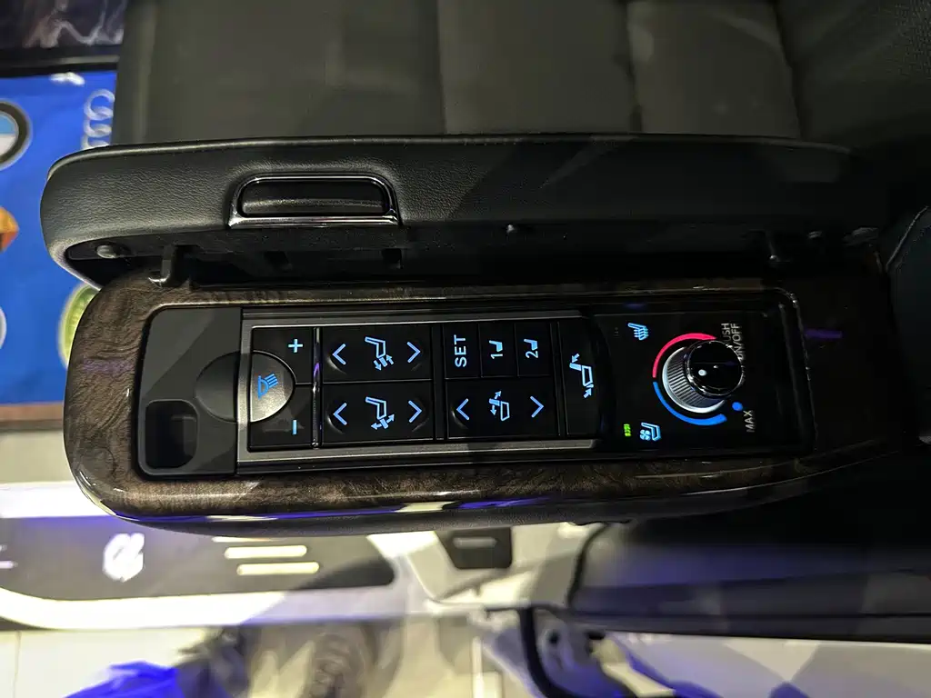 Toyota Alphard — миниатюра 14