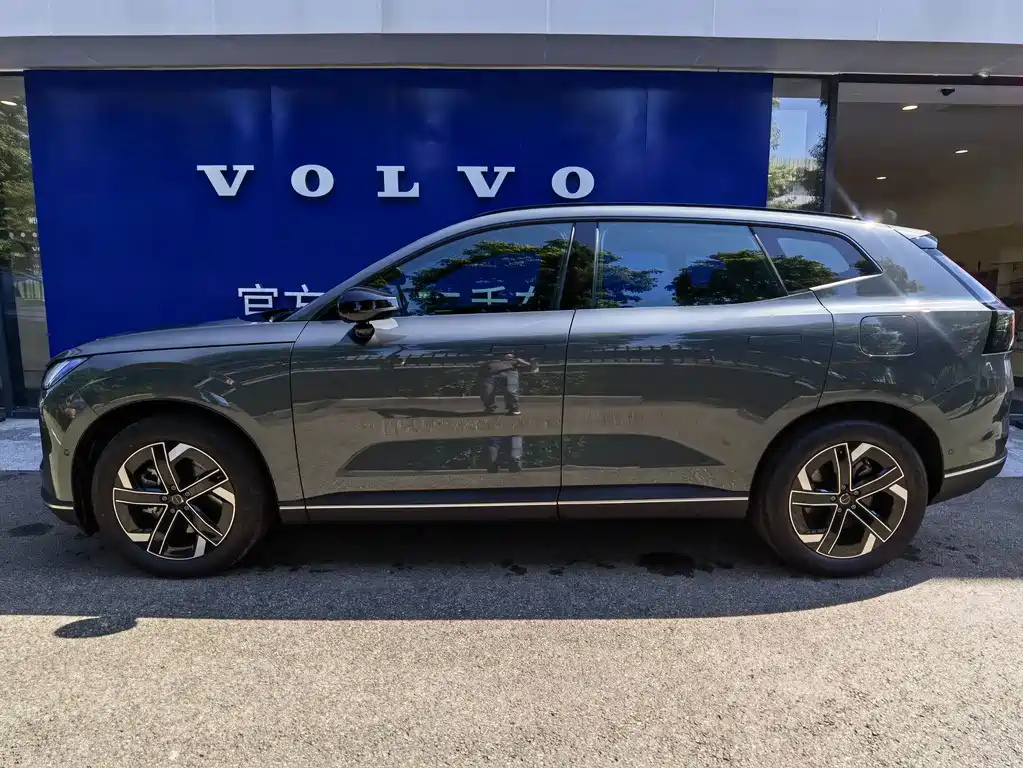 Volvo XC70 PHEV — миниатюра 3