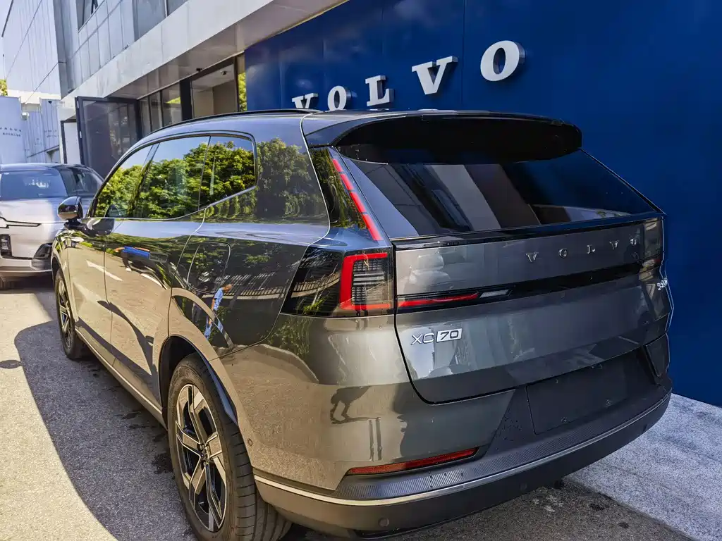 Volvo XC70 PHEV — миниатюра 5