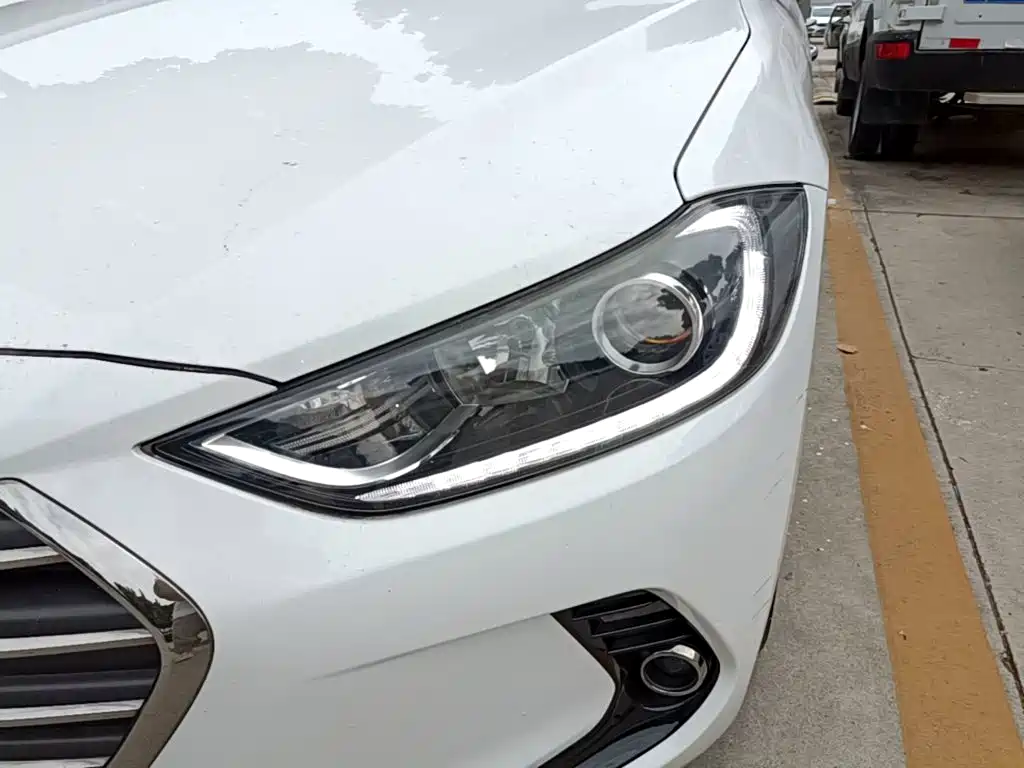 Hyundai Elantra — миниатюра 24
