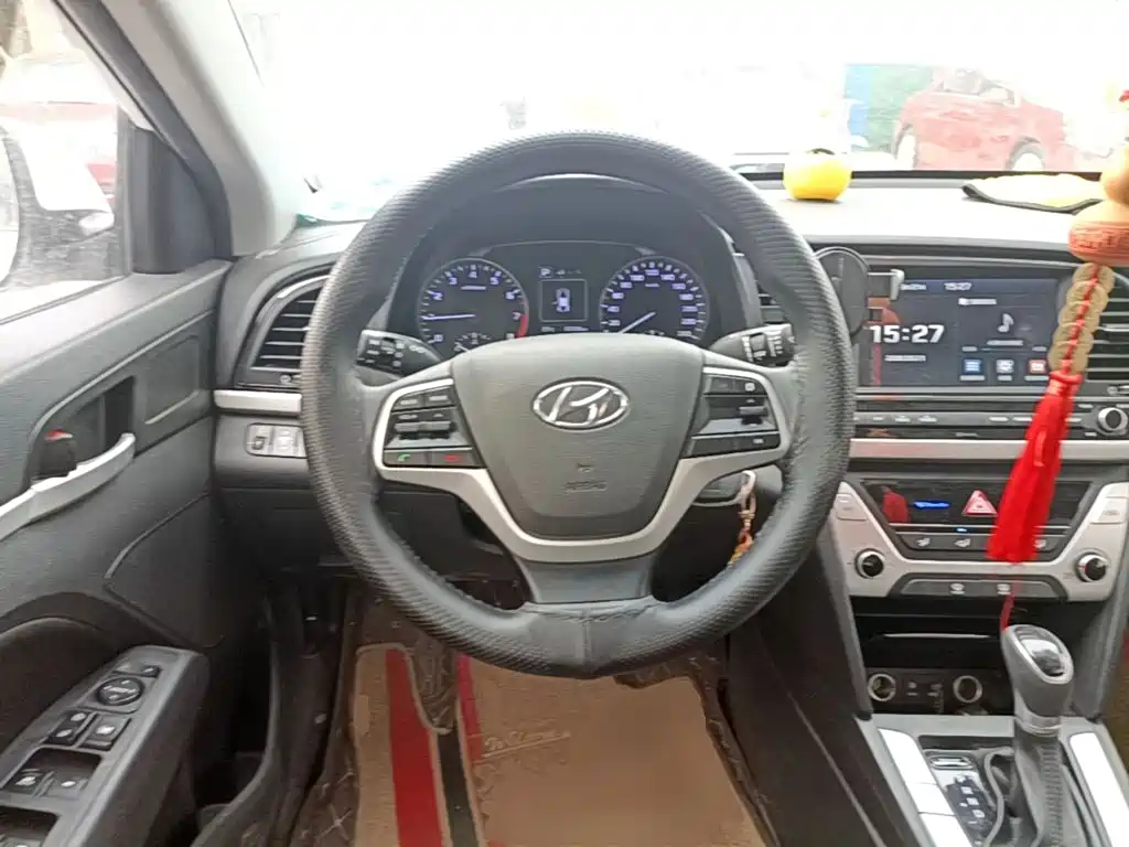 Hyundai Elantra — миниатюра 11