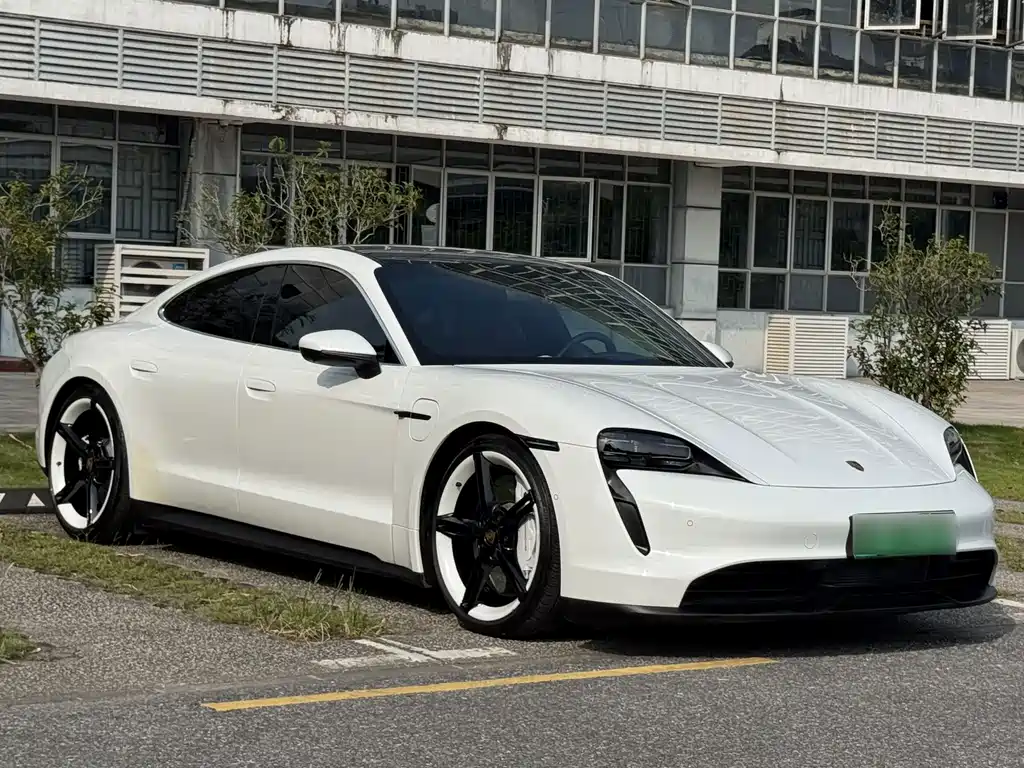 Porsche Taycan — миниатюра 3