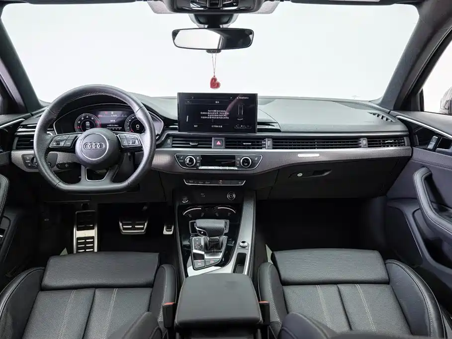 Audi A4L 2024 40 TFSI quattro RS