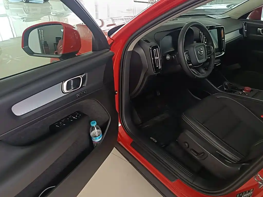 Volvo XC40 — миниатюра 16